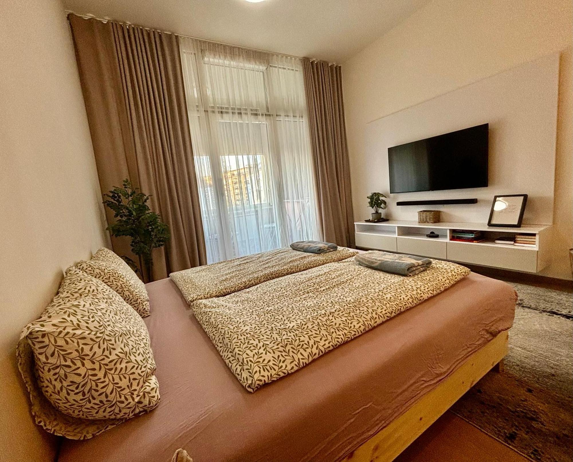 New, Beautiful Apt With Parking In Best Location! Братислава Экстерьер фото